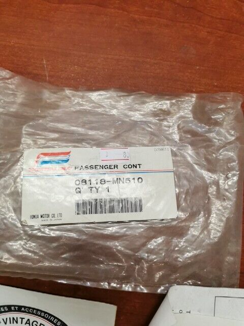 NOS Honda NT650 PASSENGER CONT 08118-MN5-10 SUB 08P56-MAM-800 08118-MN5-15 H106