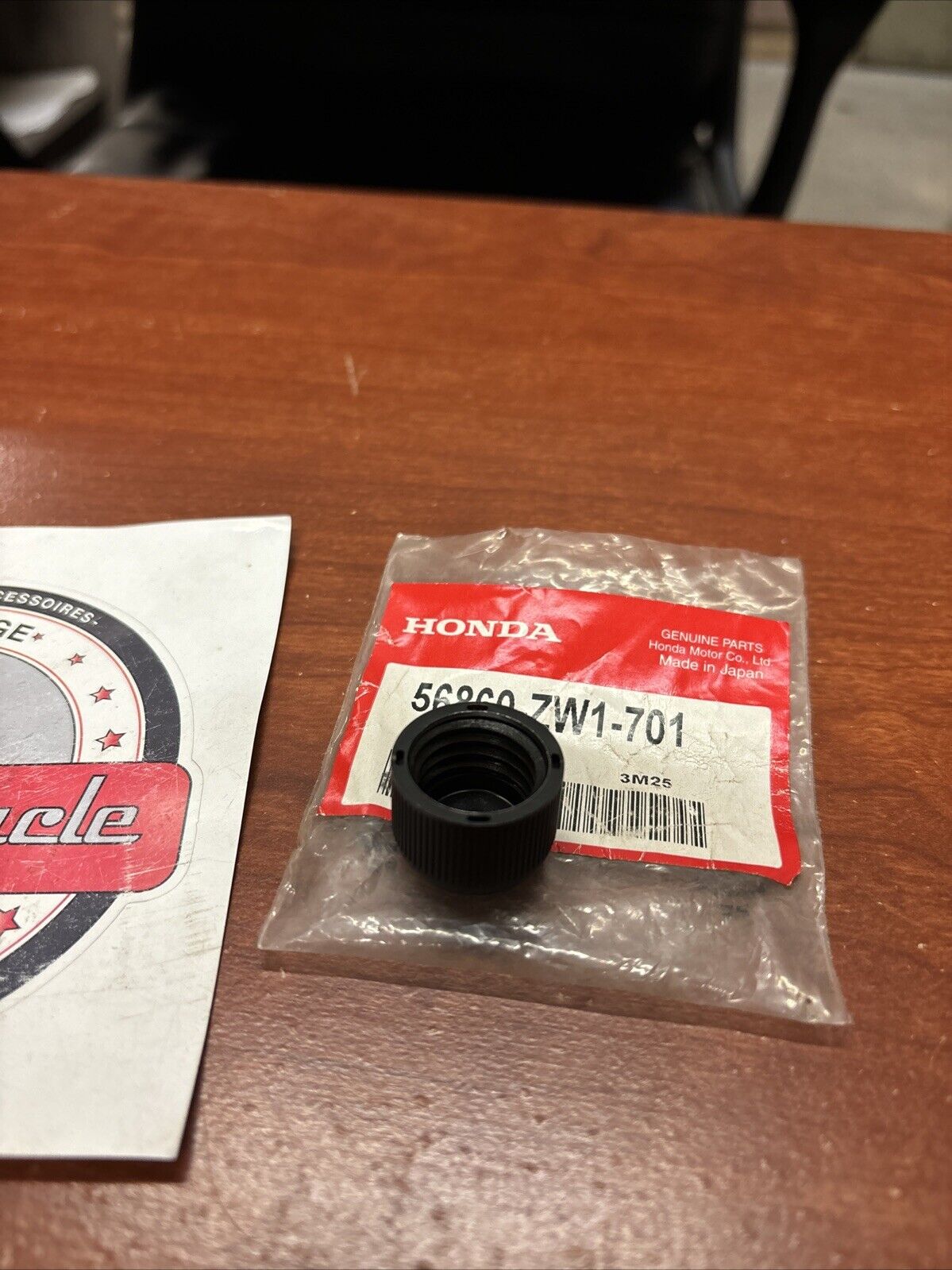 NOS Honda BF75 BF90 BF100 BF115 BF130 BF135 OIL TANK CAP 56860-ZW1-701 H185