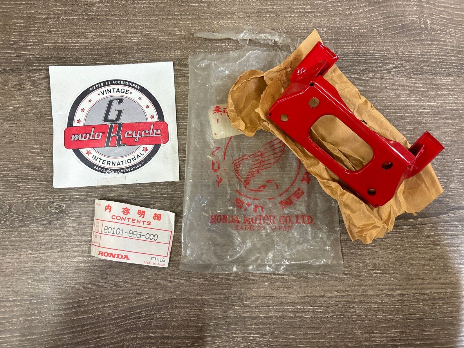 NOS Honda 1983 - 1985 ATC200X REAR FENDER CATCH 80101-965-000 H136
