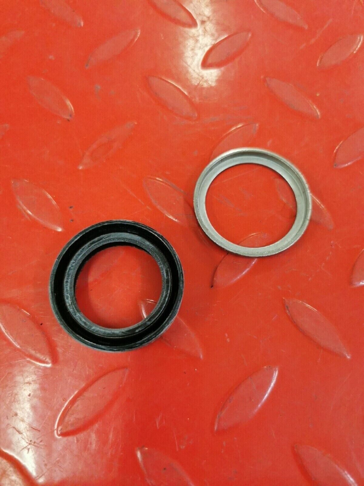 NOS YAMAHA RD350LC  RD250LC FORK SEAL 4L0-W2312-00-00 Y52