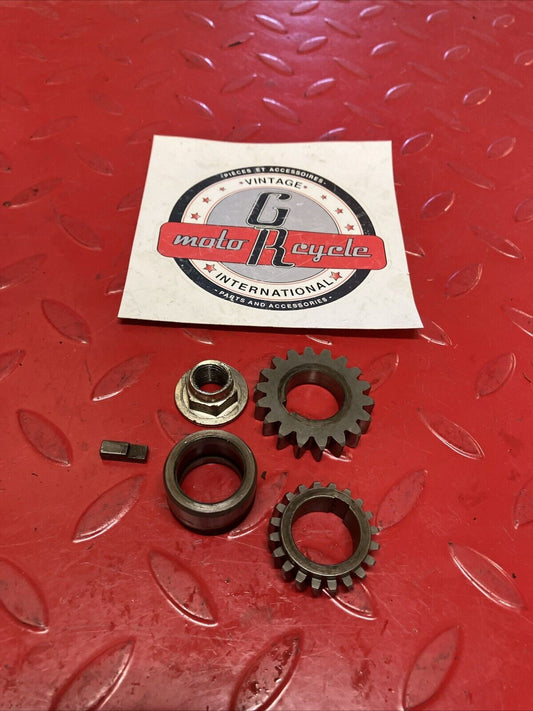 Yamaha YZ125 1983 Crankshaft primary drive gear collar nut water pump 1984 1985