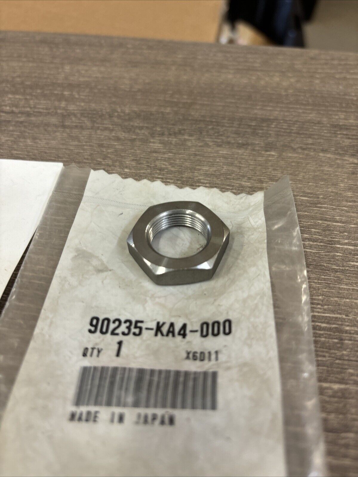 NOS Honda ATC250 CB400SS CBX125 CR125R CR250R NUT 18MM 90235-KA4-000 H130