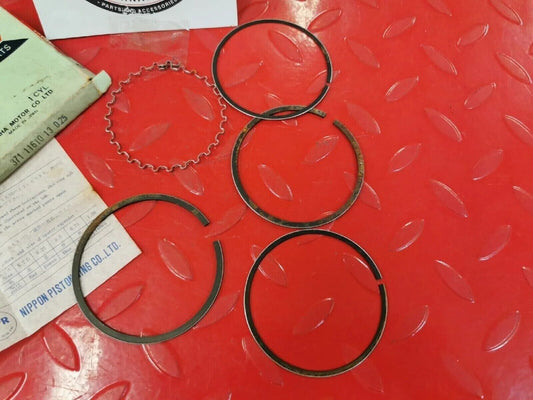 NOS YAMAHA  TX500 XS500 1973 - 1975  PISTON RING SET  1ST  371-11610-13-00 Y51