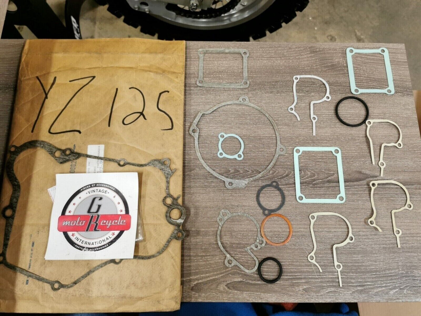 NOS YAMAHA YZ125 INCOMPLETE GASKET KIT SET J47