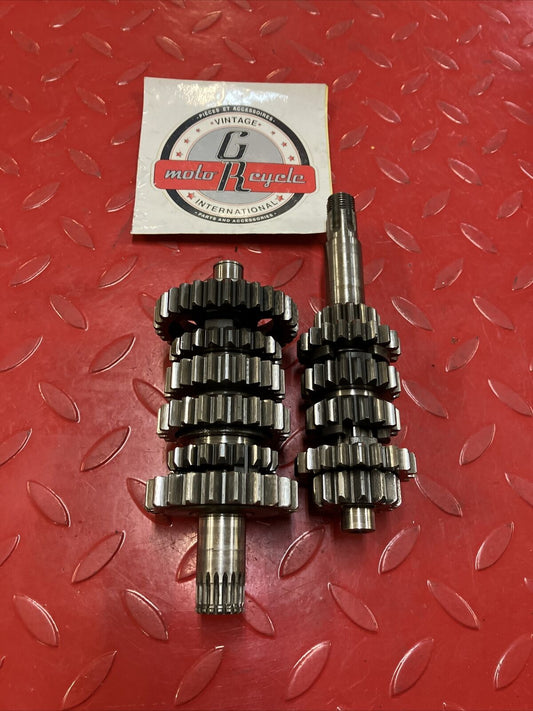 Suzuki RM125 1985 transmission mainshaft counterhsaft main counter shaft gear