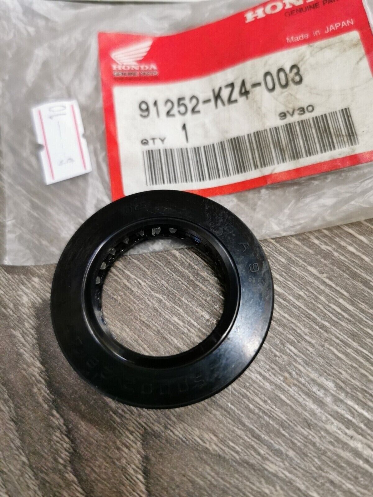 NEW NOS HONDA DUST SEAL 28X47X7 91252-KZ4-003 H54