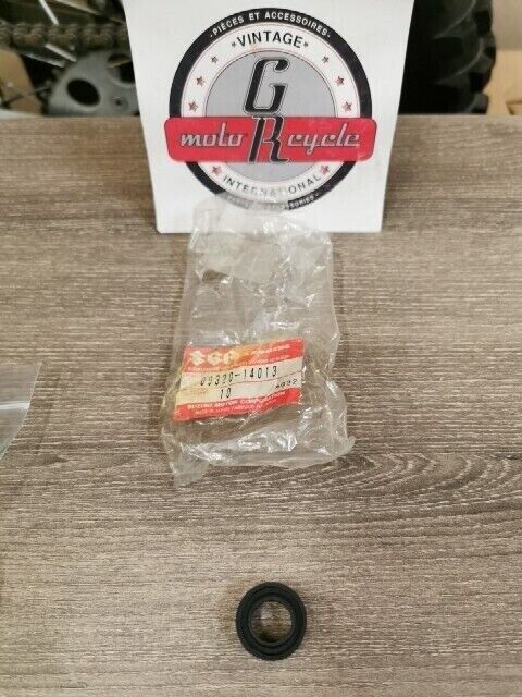 NOS SUZUKI AX100 DR125S DR125SE CUSHION 09320-14013 S37