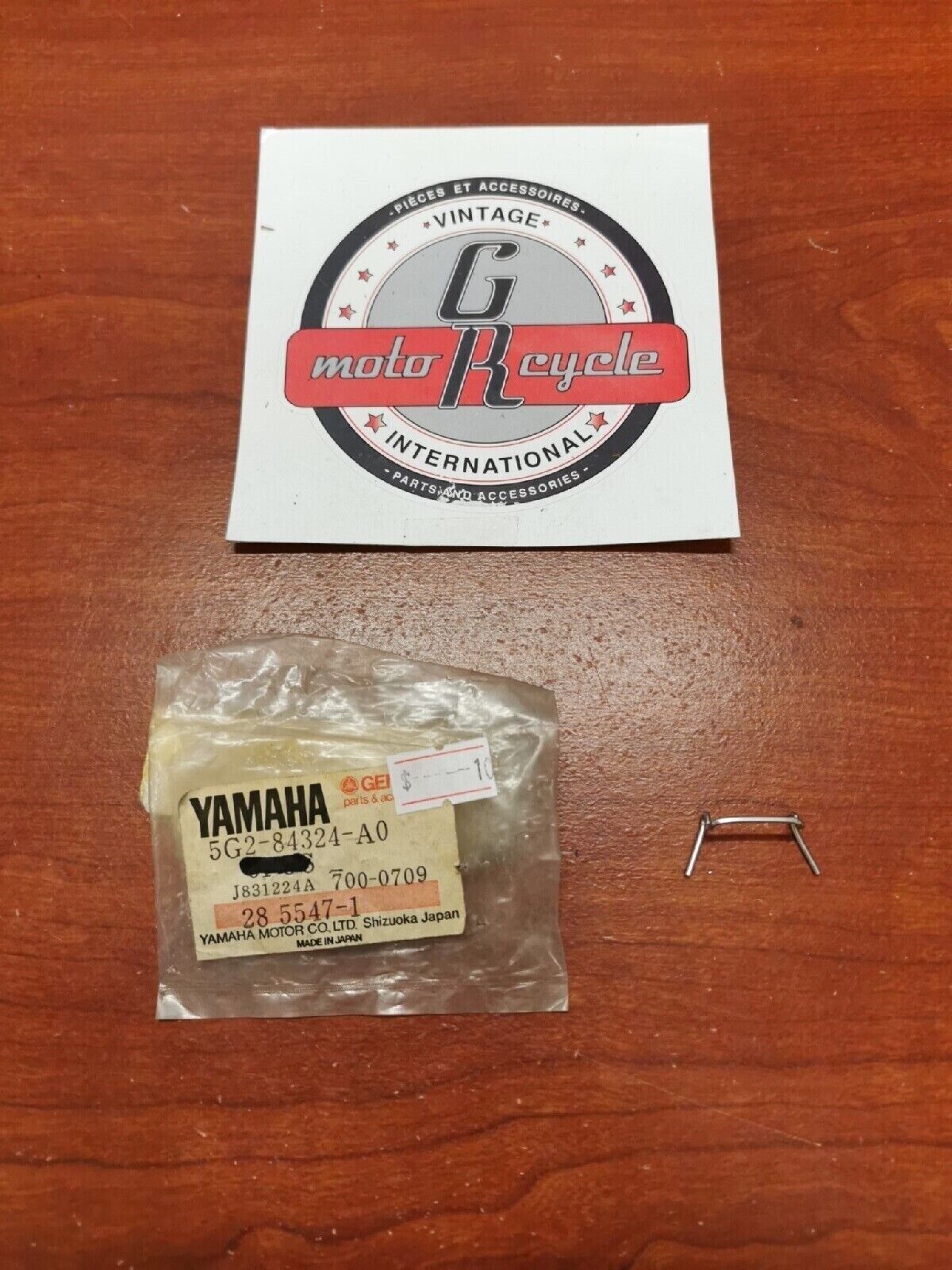 NOS Yamaha REFLECTOR SPRING 5G2-84324-A0-00 SUB. 55X-84124-00-00 Y68