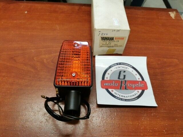 NOS Yamaha FJ1100 FJ600 XJ750R XZ550R FRONT FLASHER LIGHT 5G2-83310-70-00 Y115