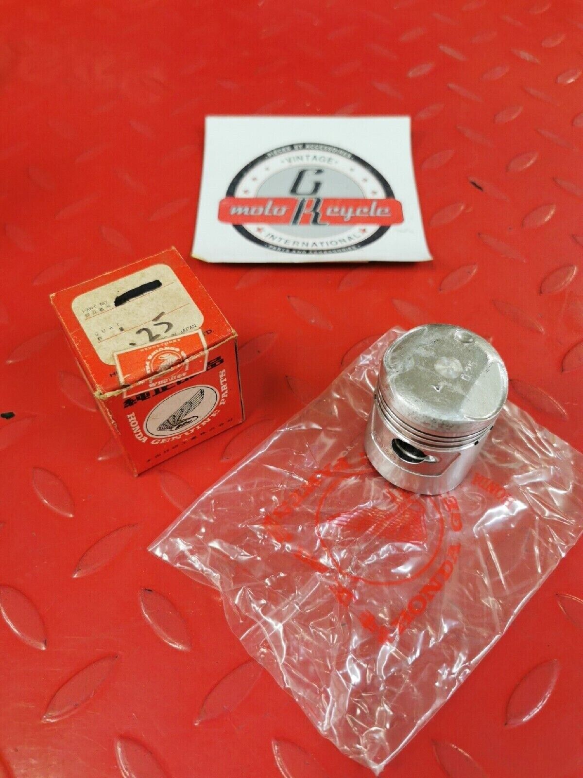 NOS HONDA S65 1965 - 1969 PISTON .25  13102-035-010  H40
