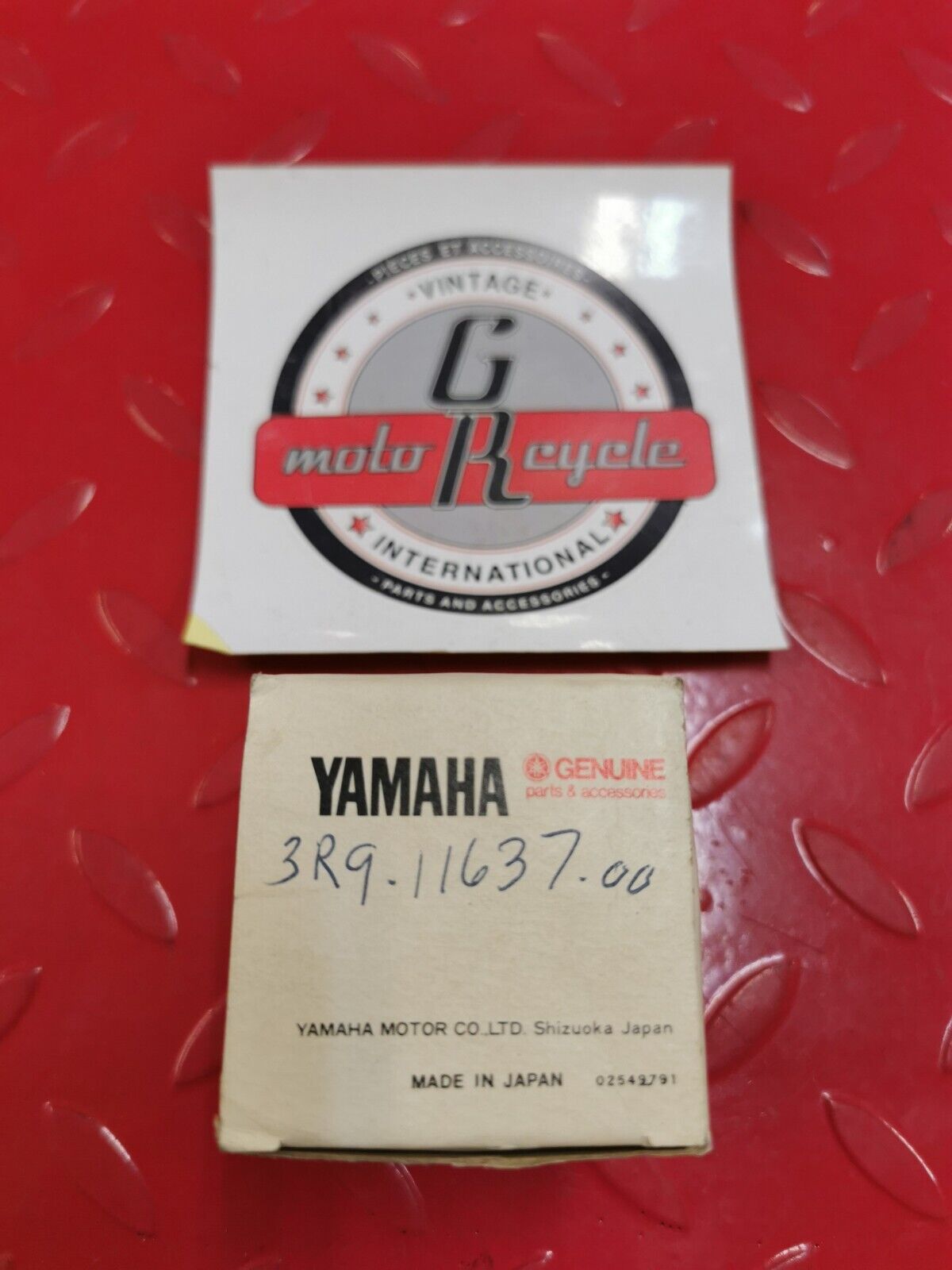 NOS Yamaha IT125 1980 - 1981 PISTON 3 O/S 0.75 3R9-11637-00-00 Y27