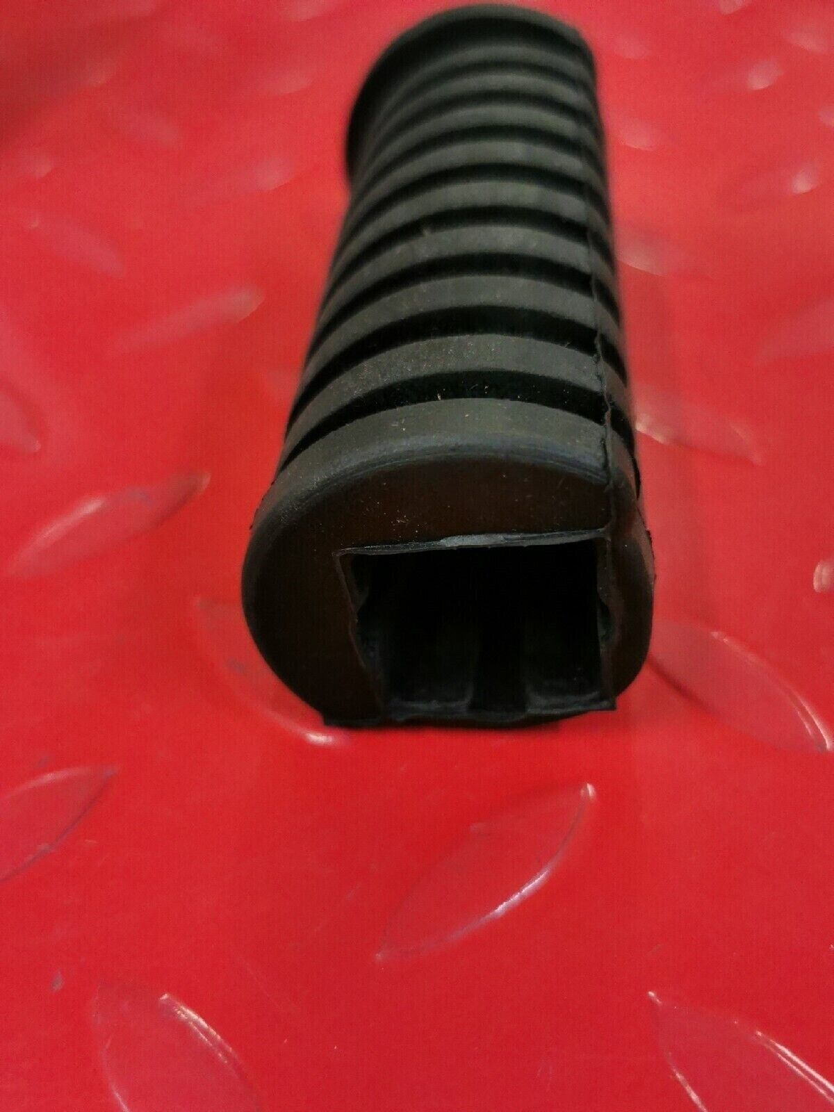 NOS YAMAHA XS1 XS2 TX650 1970 - 1973  COVER  FOOTREST 256-27413-00-00 Y50