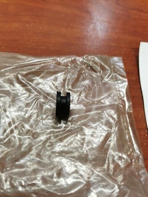 NOS Yamaha FZR1000 FZR750 FZR600 FZR500 TDM850 GROMMET 90480-10258-00 Y111