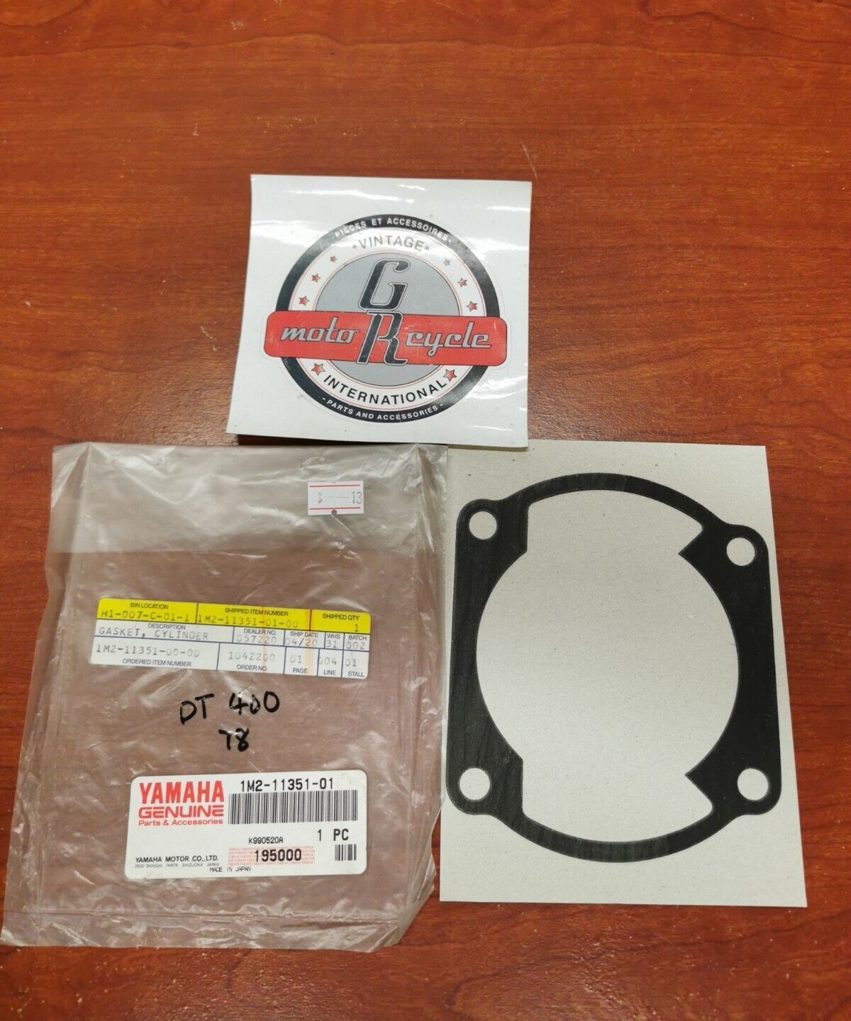 NOS Yamaha DT400 YZ400 CYLINDER GASKET 1M2-11351-01-00 Y95