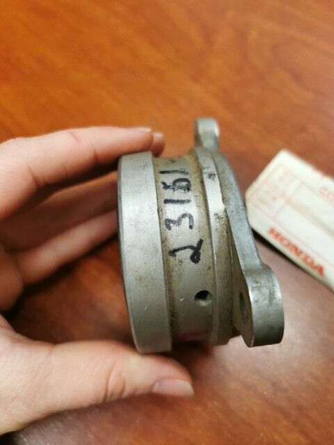 Honda GL1000 K0 - K2 LTD TRANSMISSION BEARING HOLDER COUNTER. 23151-371-000 H84
