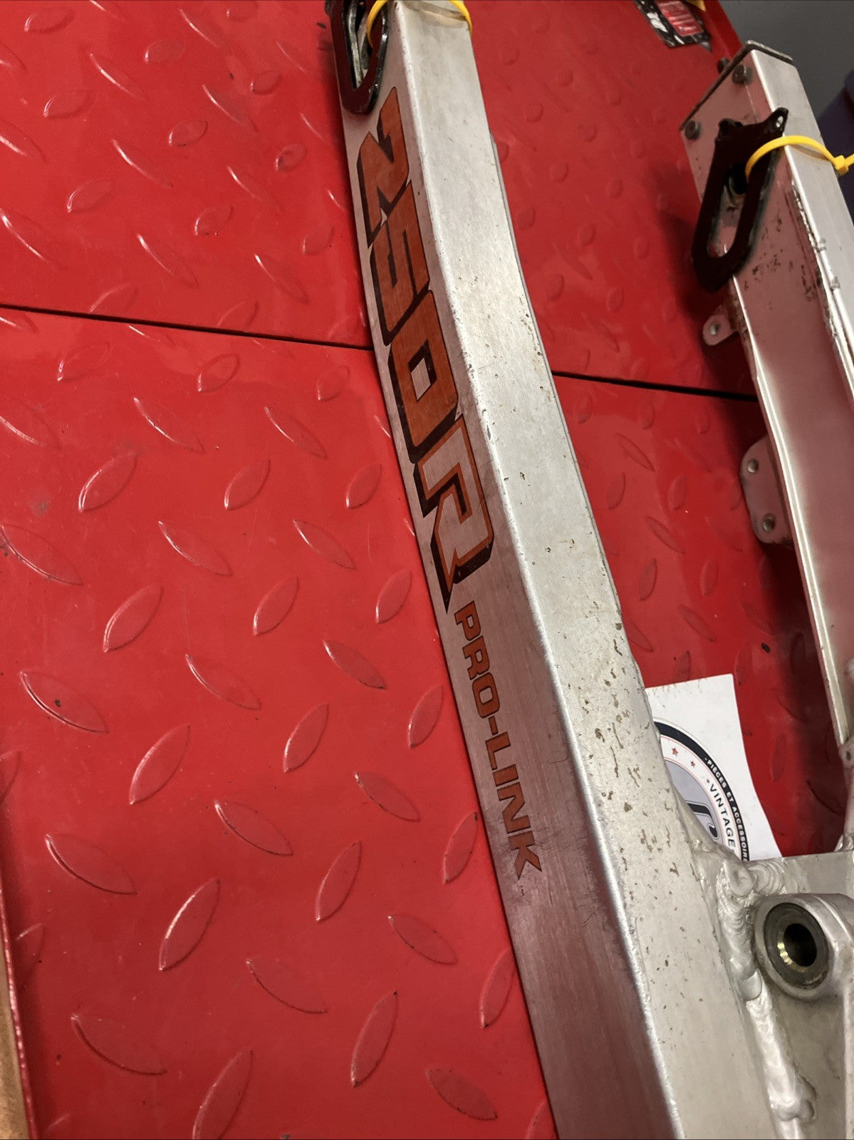 Honda CR250R 1984 Swingarm rear swinging arm 3