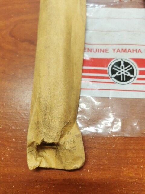 NOS Yamaha DT100 RT100 PIVOT SHAFT BOLT 401-22141-00-00 SUB 2J5-25381-01-00 Y153