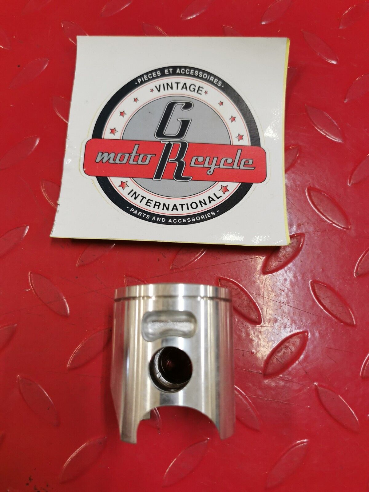 NOS YAMAHA PISTON (STD) 1ST O/S 2K5-11635-00-00 SUPERCEDED 3R2-11635-01-00 Y32