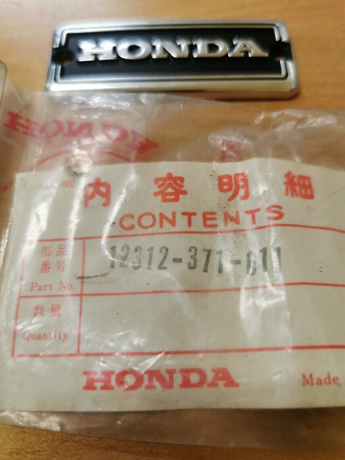 NOS HONDA GL1000 1977 - 1979 EMBLEM  HEAD COVER 12312-371-611  H17