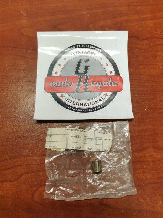 NEW YAMAHA XVZ13 XVZ1300 COLLAR 90387-07390-00 SUB. 90387-07020-00 Y72