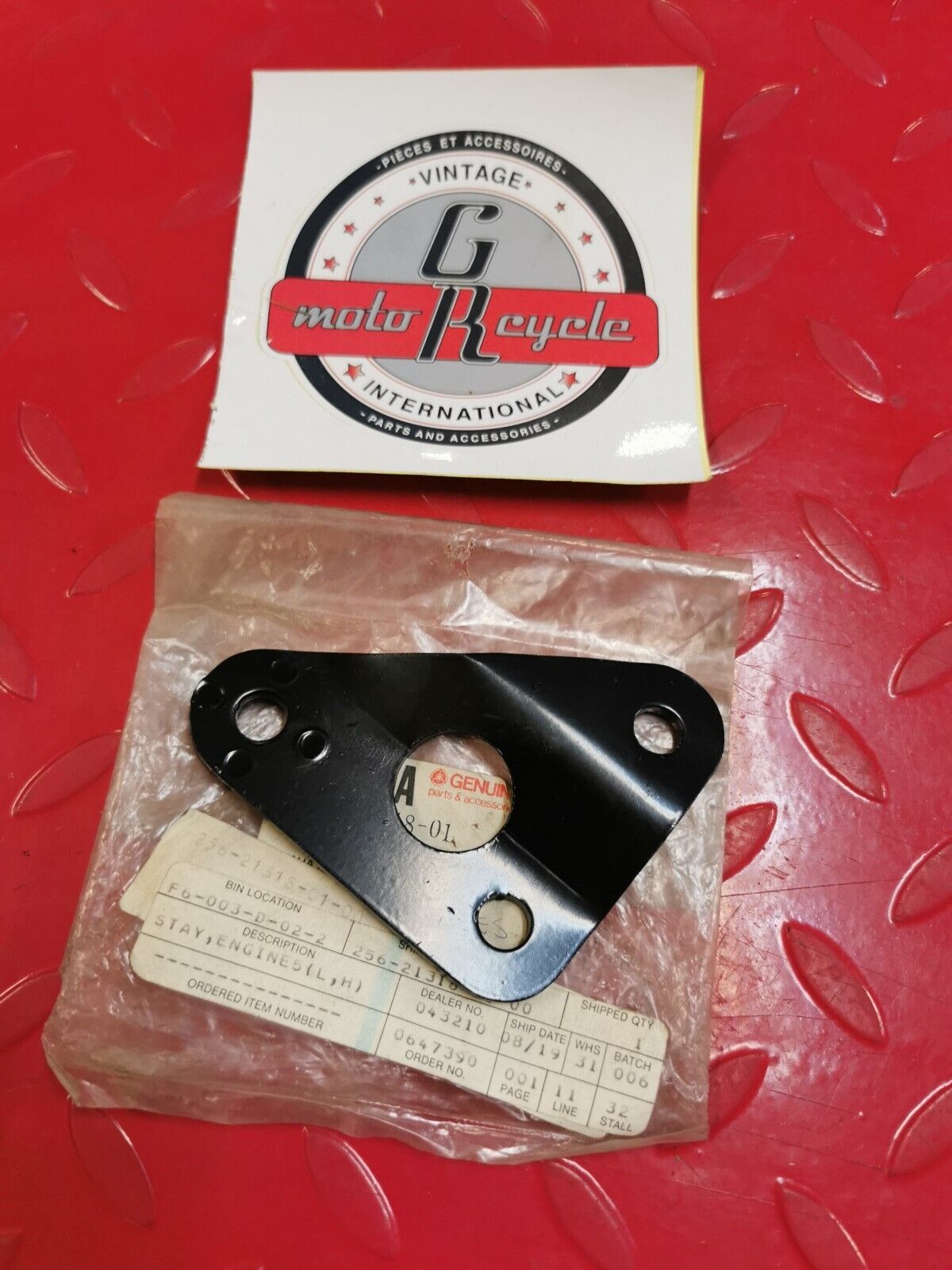 NOS YAMAHA XS2 XS1 TX650 1970 - 1973 STAY ENGINE 5  256-21318-01-00 Y31