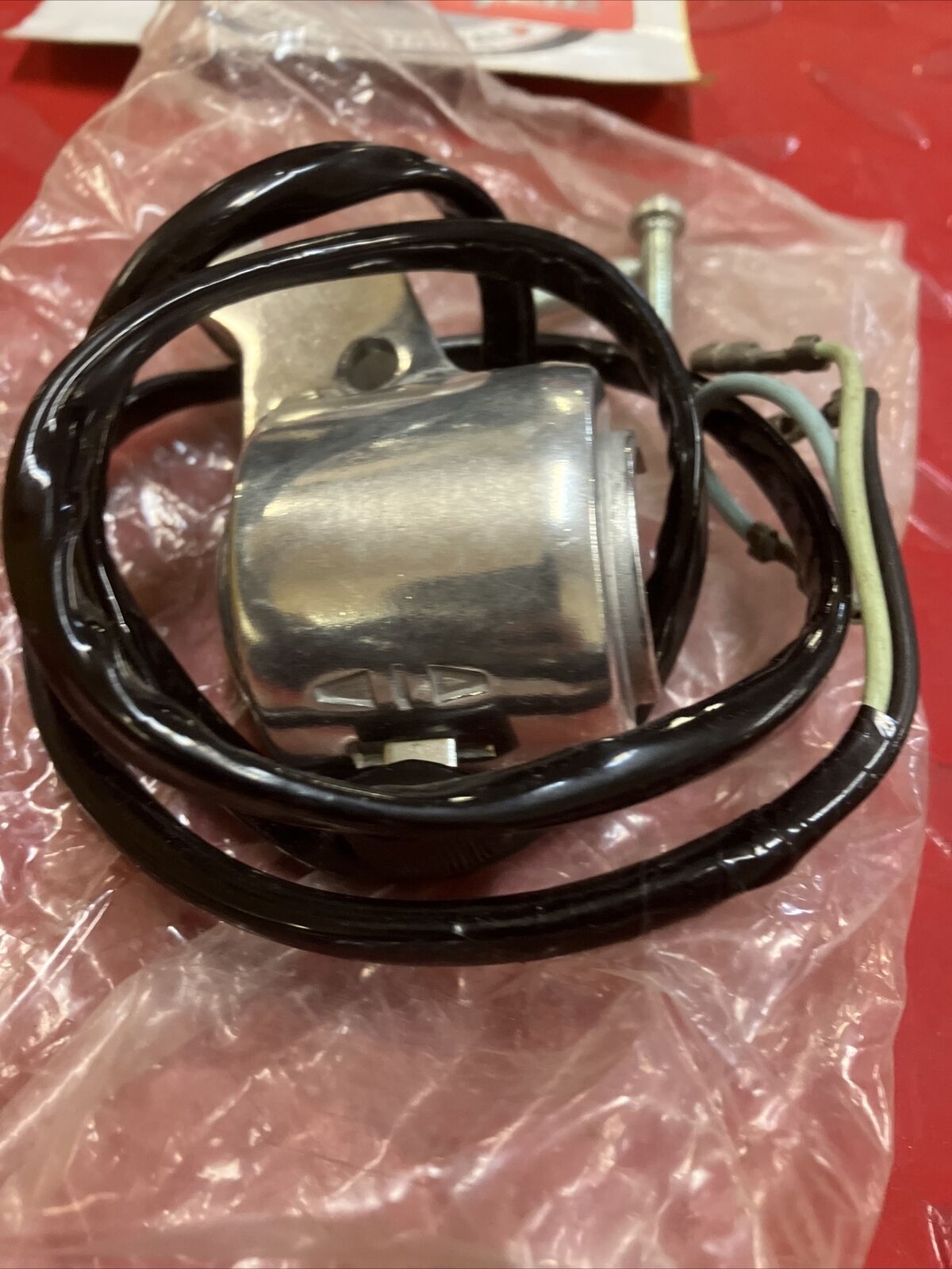 NOS Suzuki RIGHT HANDLE SWITCH UPPER COVER 57301-06821 573-2 S2