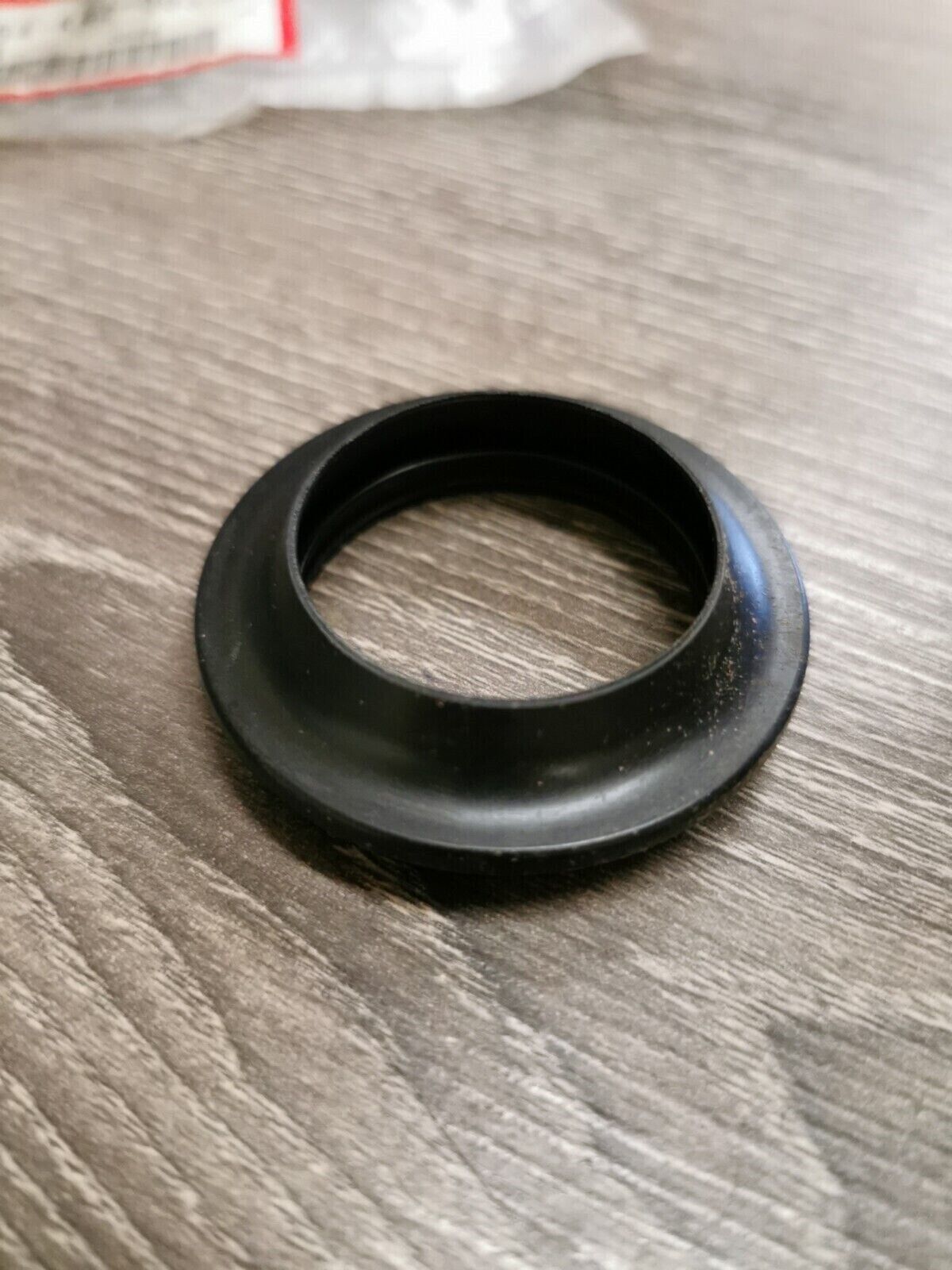 NOS HONDA CBR600F VF750C VFR750F CB300F CBR250R  DUST SEAL 91254-KAZ-003 H50