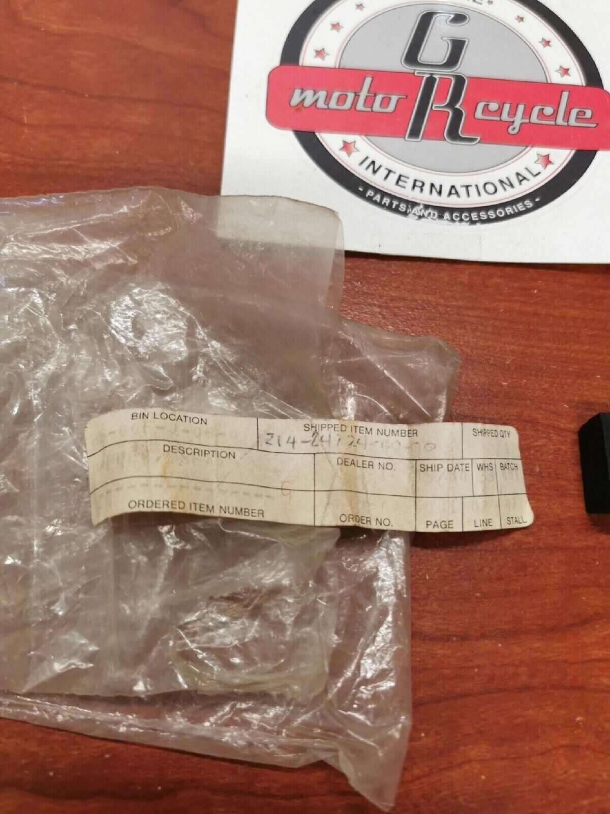 NOS Yamaha SEAT DAMPER 214-24724-00-00 Y71