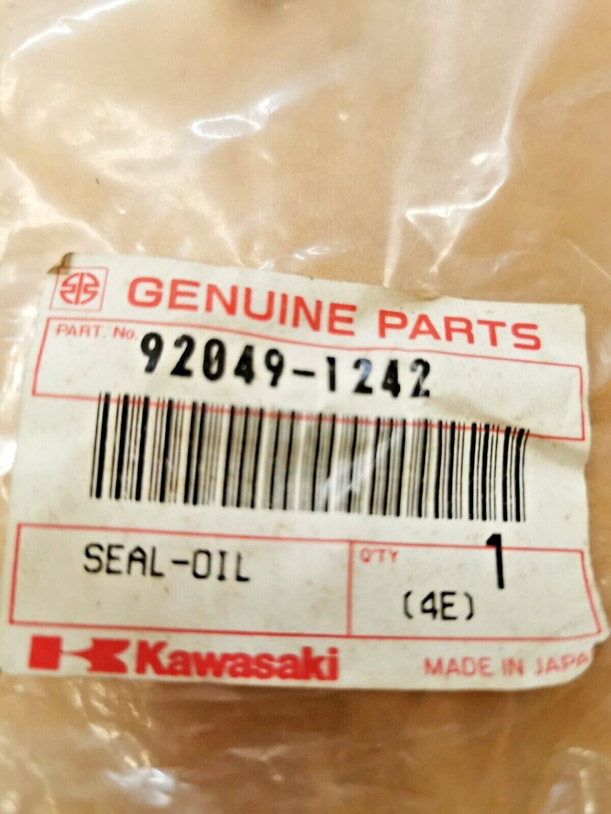 NEW NOS KAWASAKI  KLF220 KLF250 KLF300 1988 - 2009 OIL SEAL 92049-1242  K7