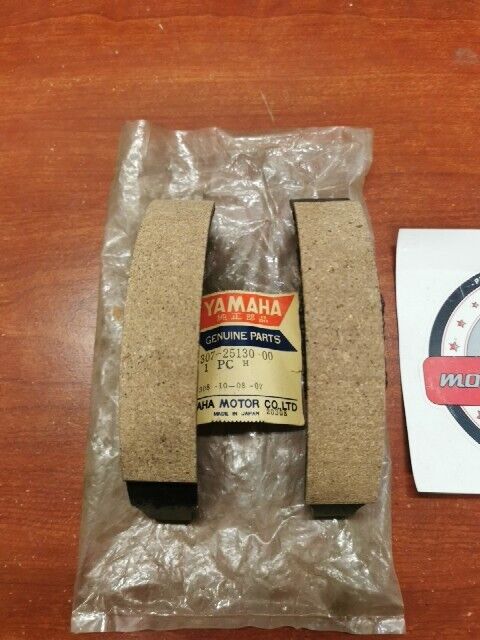 NOS Yamaha RD125 BRAKE SHOE KIT OF 2 307-25130-00 SUB 21L-W2535-00-00 Y125