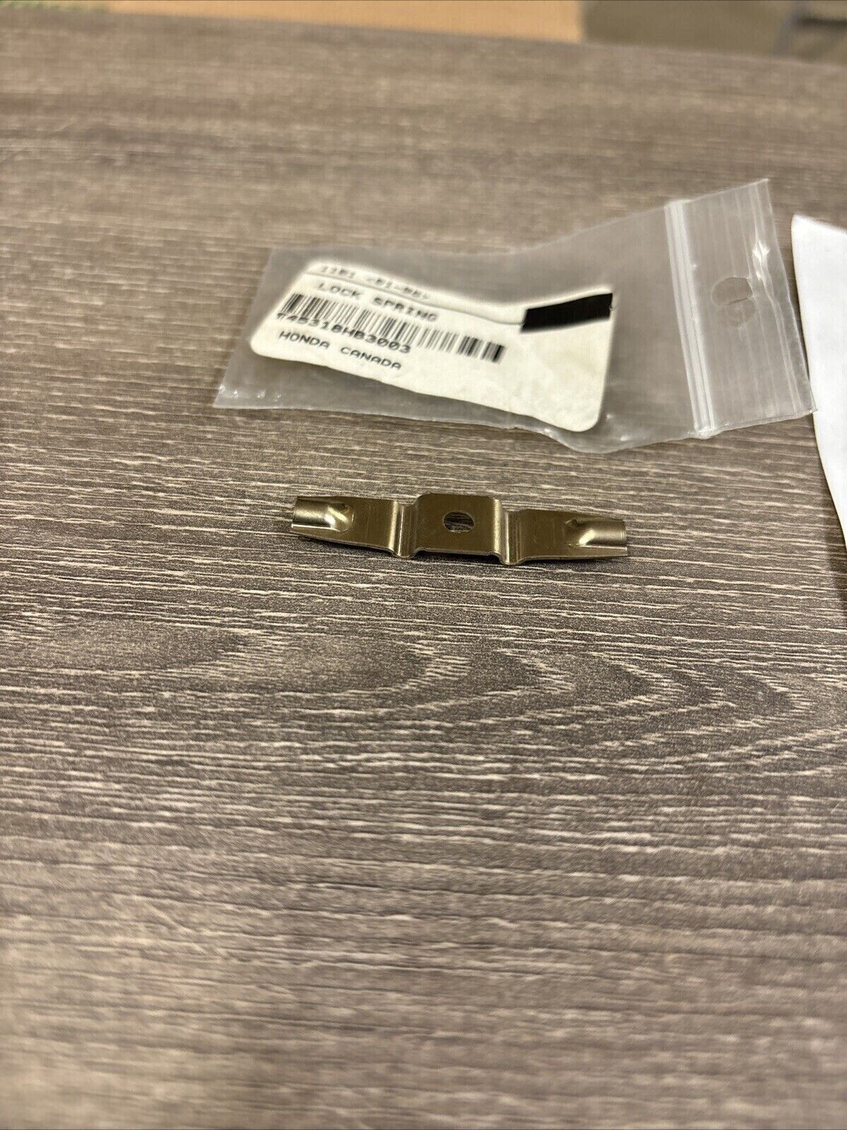 NOS Honda TRX200 TRX250 TRX300 LOCK SPRING 45318-HB3-003 H122