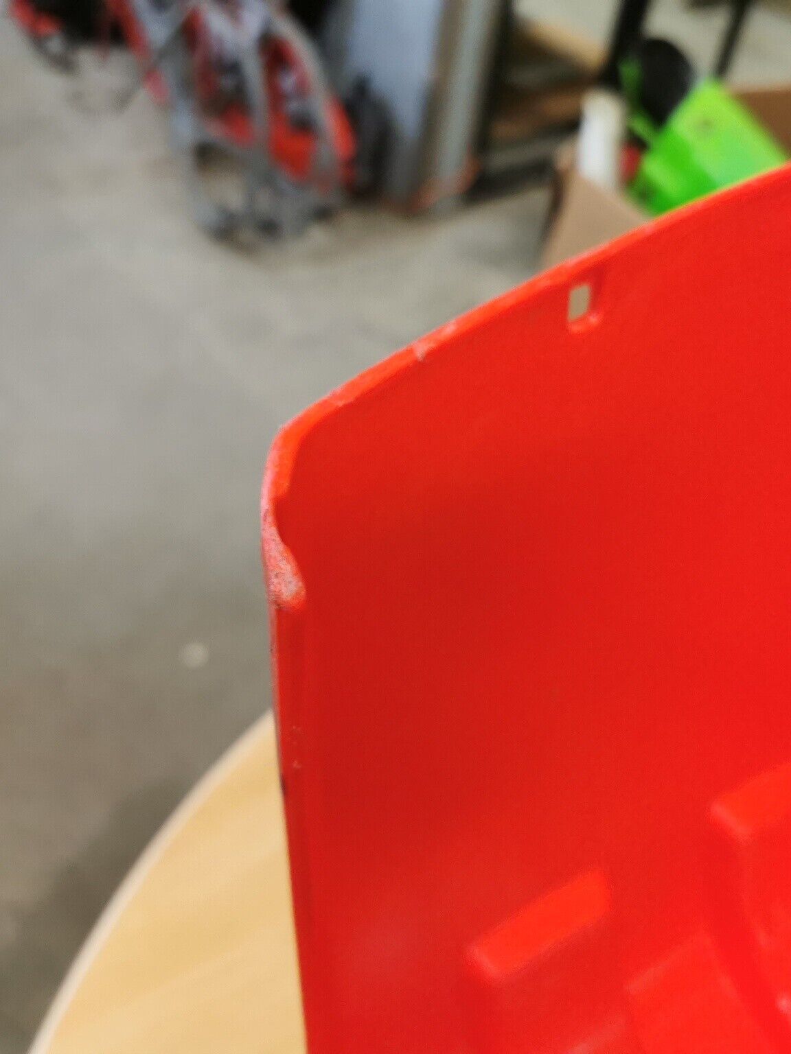 NOS Yamaha 1992 1993 YFM350 FENDER, FRONT UR CHAPPY RED 3HN-21511-80-00