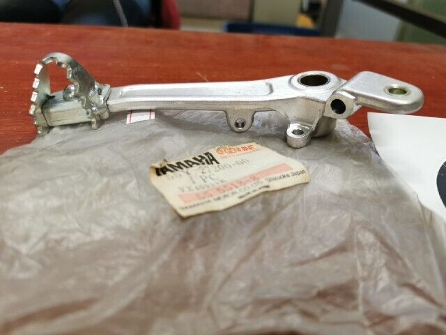 NOS Yamaha 1984 1985 YZ125 BRAKE PEDAL 55Y-27200-00-00 SUB 39W-27200-00-00 Y107