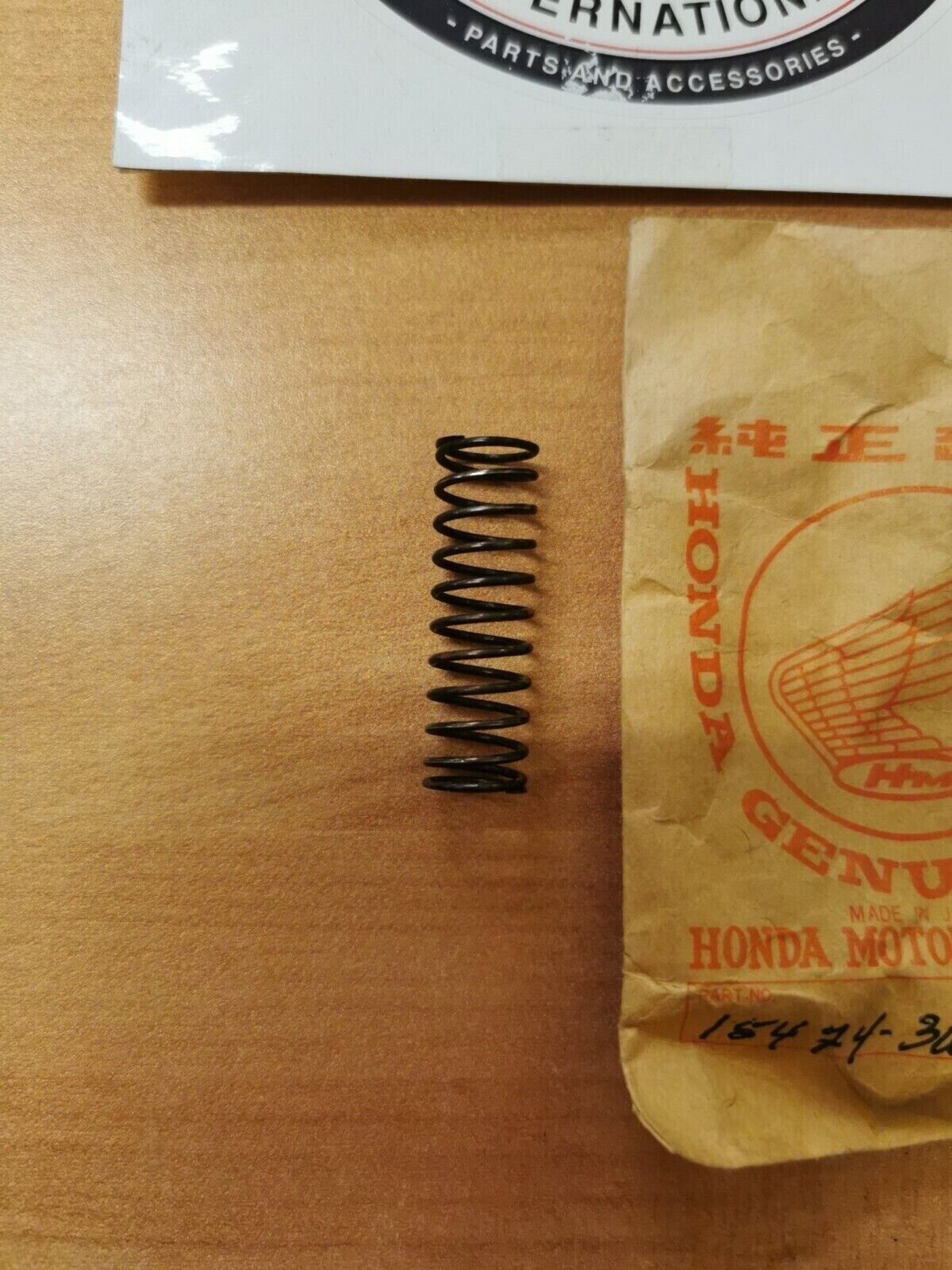 NOS Honda CB550 CB750 CB400 TRX500 TRX400 CHECK VALVE SPRING 15474-300-310 H26