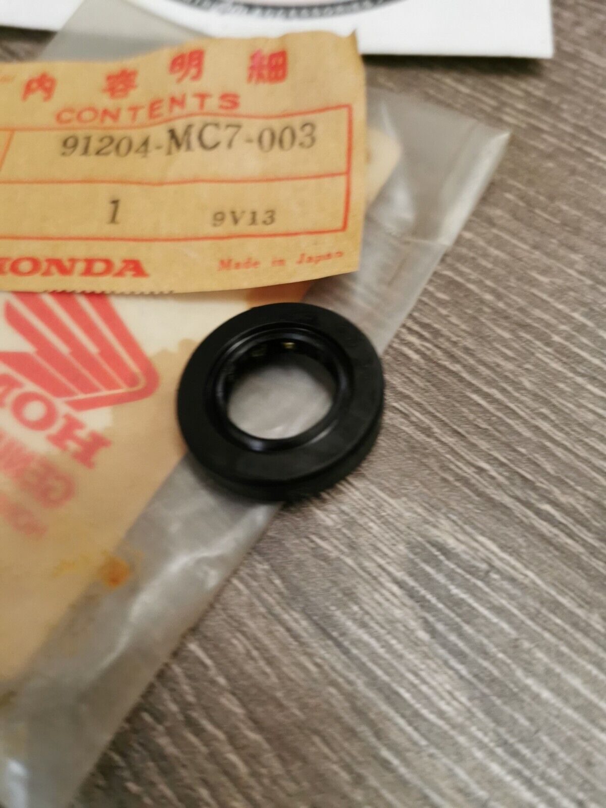NEW NOS HONDA  OIL SEAL 16X28X7   91204-MC7-003 H54