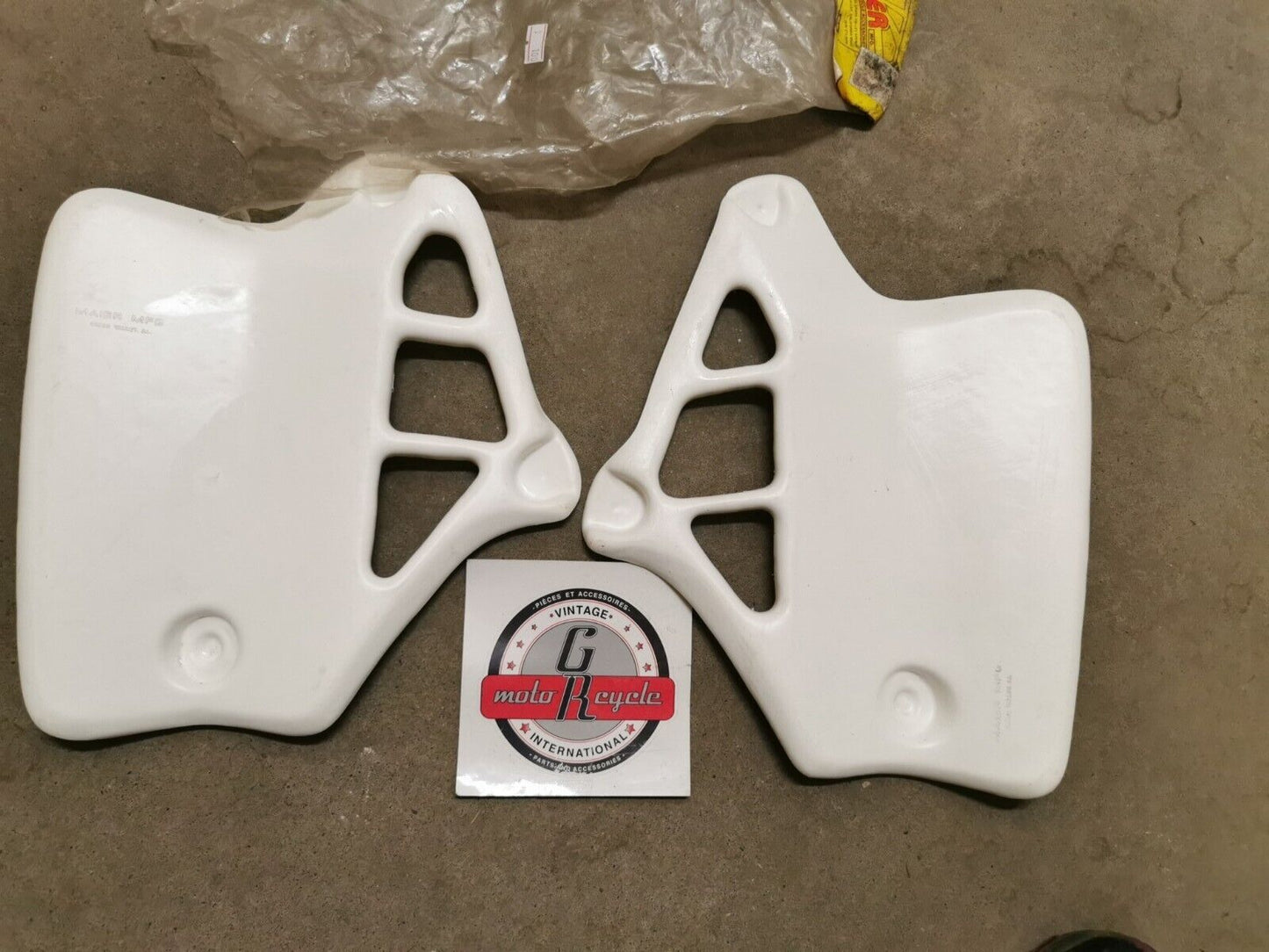 NOS MAIER HONDA CR250 1984  RADIATOR SCOOPS SHROUDS Kit 60011 J42