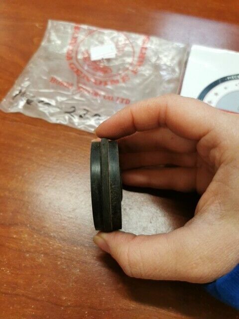 NOS Honda CB125 CD125K CL125 SS125A CAM CHAIN GUIDE ROLLER 14610-230-040 H93