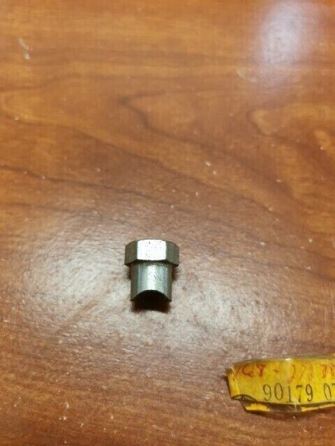 NOS Yamaha R3 TX650 XS1 XS2 YR1 YR2 NUT 90179-07031-00 SUB 168-27238-00-00 Y109