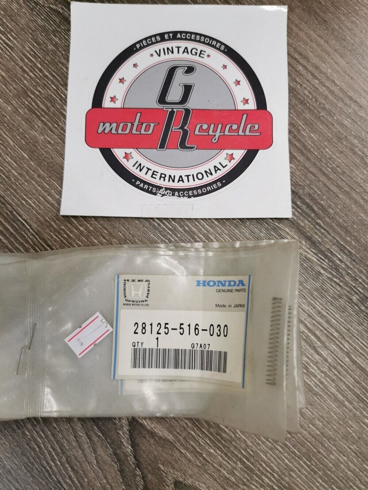 NOS HONDA GL1100I SPRING 28125-516-030 H54