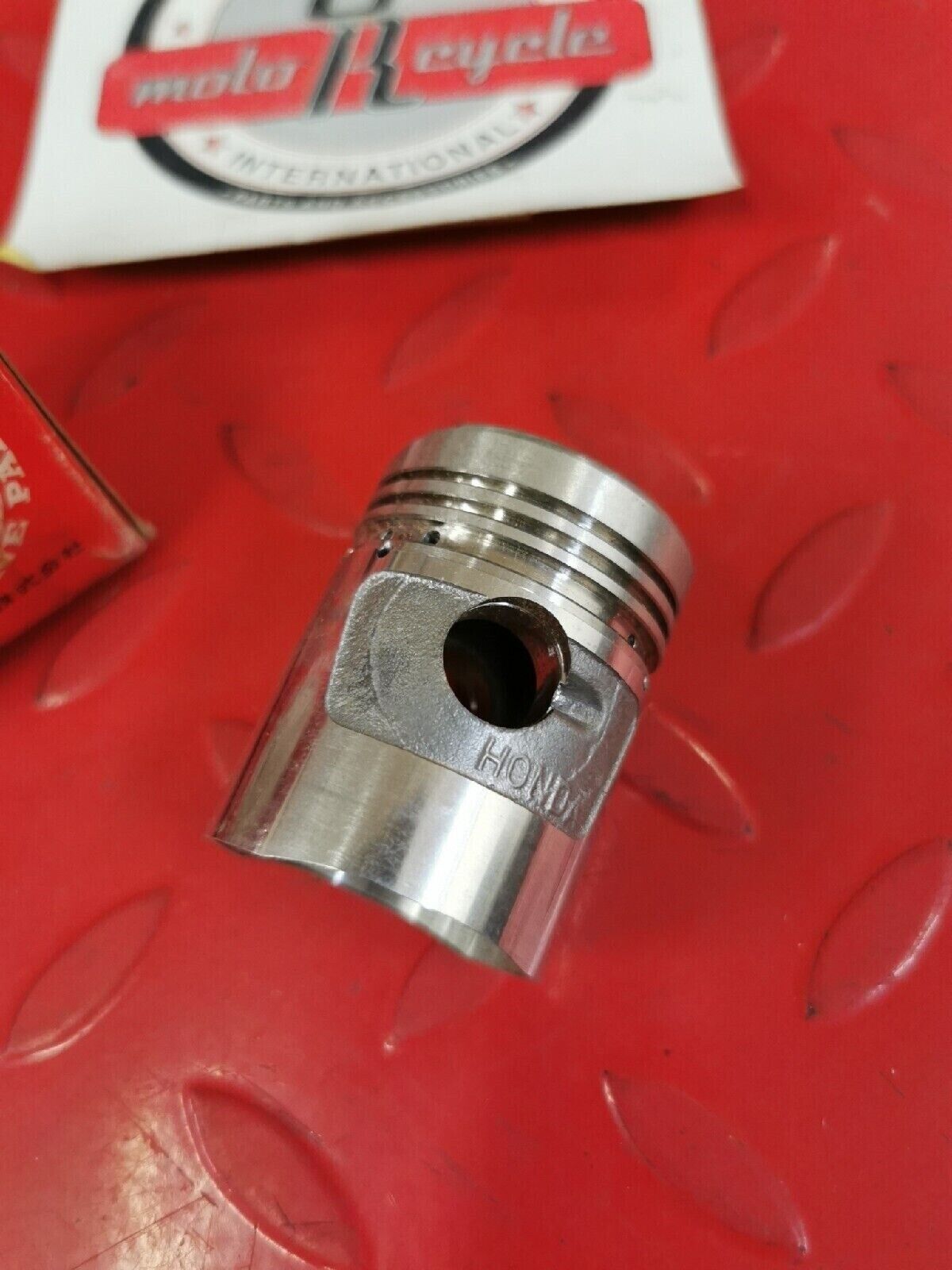 NEW NOS HONDA Z50 1976 PISTON  13101-036-010 H40