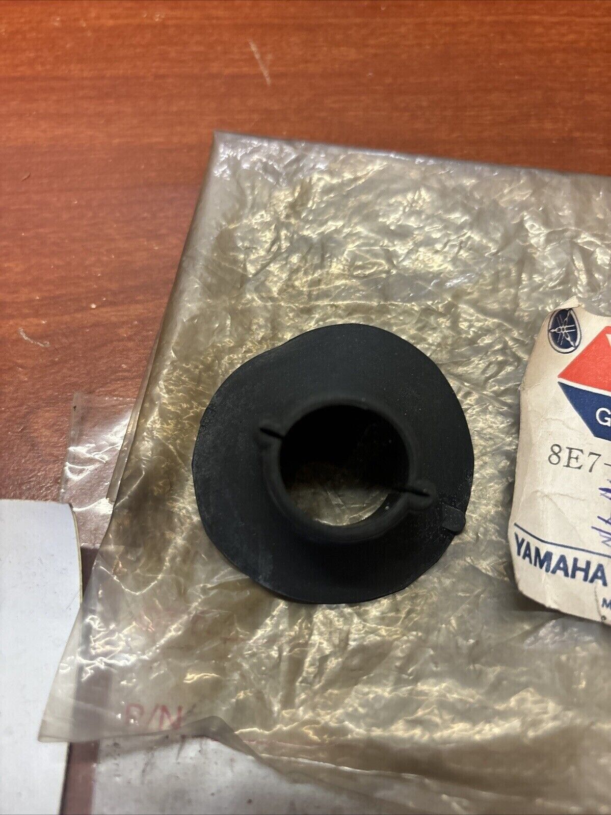 NOS Yamaha EX340 EX440 PLUG CAP SEAL 8E7-82372-00-00 Y182