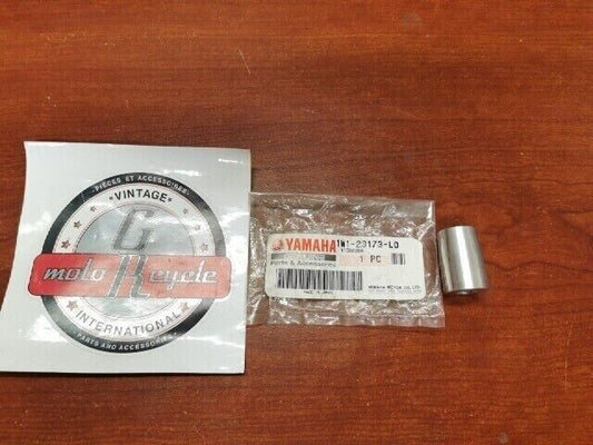 NOS Yamaha SR500 TY250 XJ550 XJ650 XJ700 TAPER SPINDLE 1W1-23173-L0-00 Y105