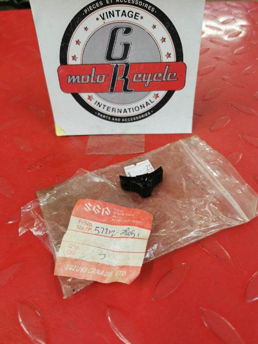 NOS SUZUKI  GT185  GT250  GT380  GT550   SWITCH ON  OFF KNOB  57712-28051   S12