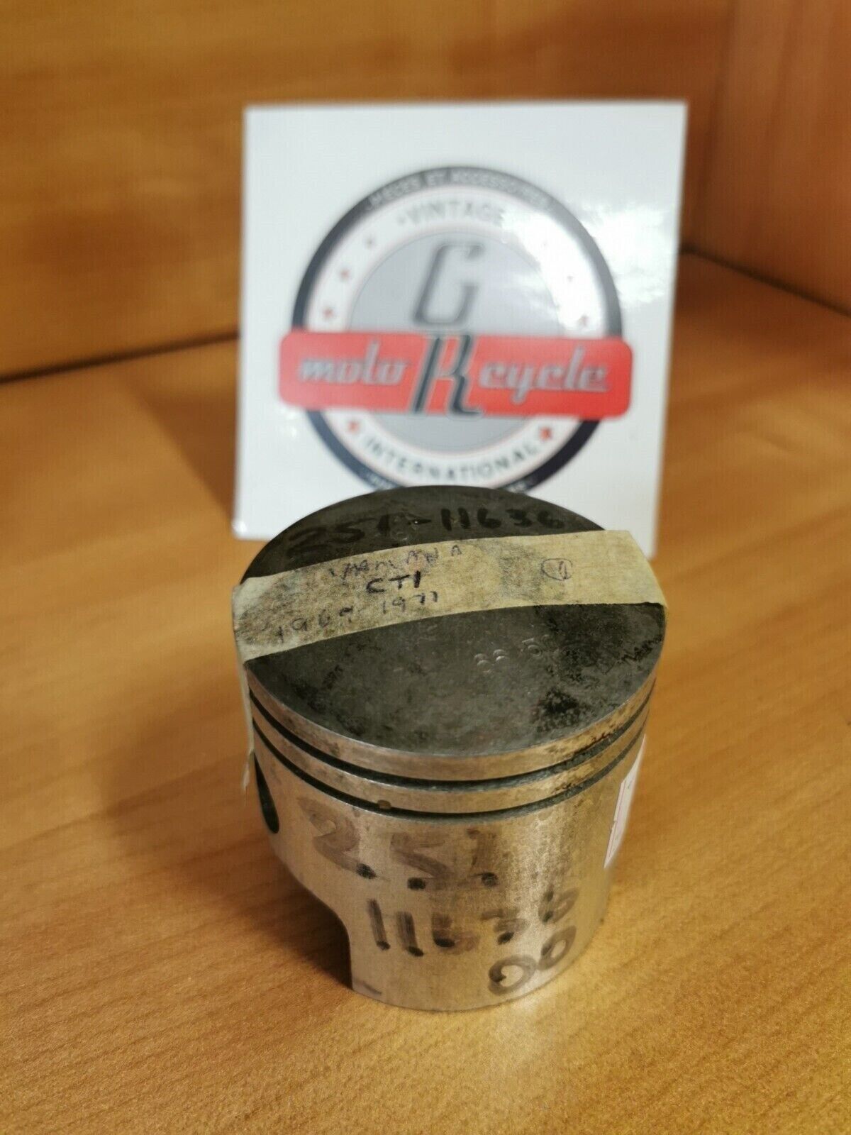 NOS YAMAHA CT1 AT1 1969 - 1971  PISTON  2 O/S 0.50   251-11636-00-00   Y47