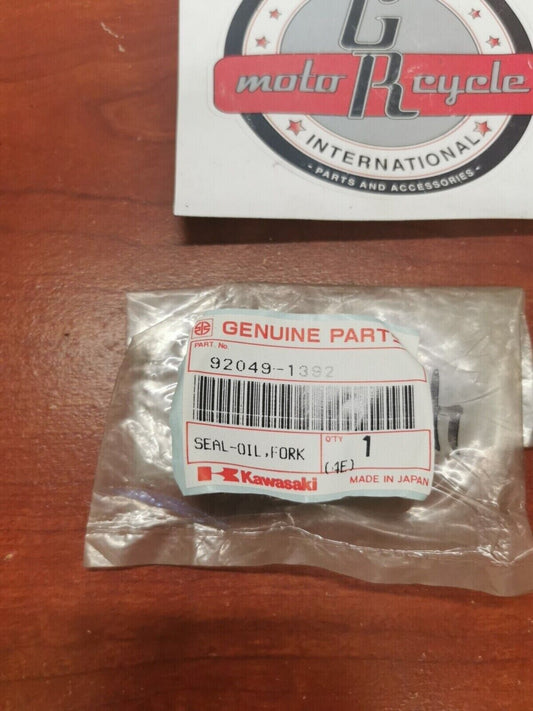 NOS Kawasaki ZX1100 ZX750 ZR1100 OIL SEAL 92049-1392 K35