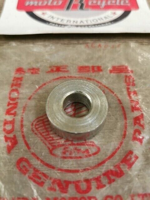 NOS HONDA CB500 1971 1972 COLLAR R ENGINE SIDE LOWER 50357-323-010 H79