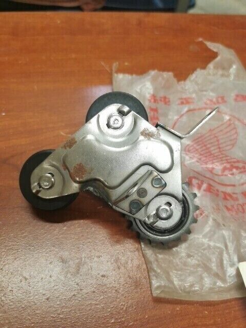 NOS Honda CB450 CB500T CL450 FRONT CAM CHAIN GUIDE ROLLER 14610-319-000 H97
