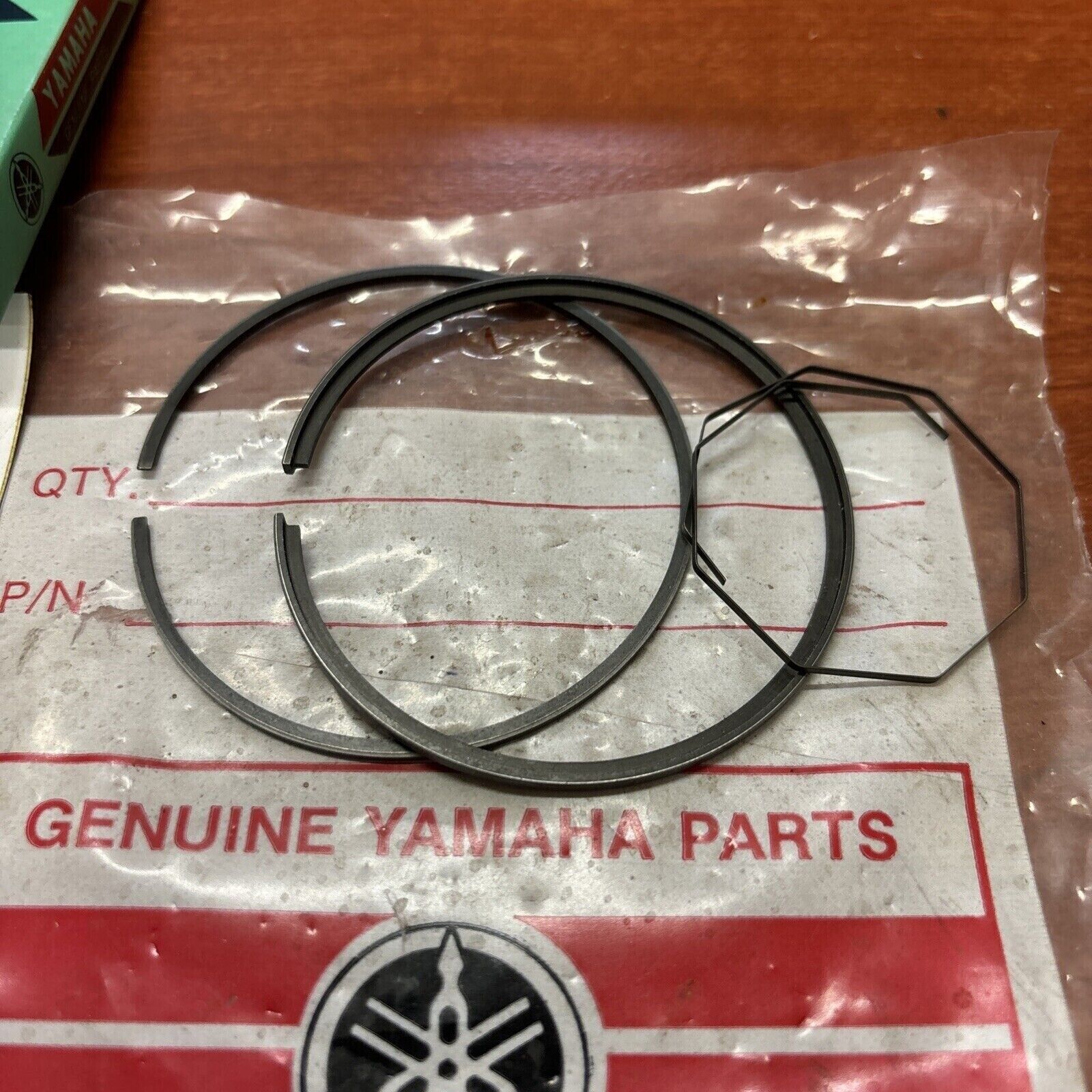 NOS Yamaha 1970 - 1972 R5 PISTON RING 0.75 360-11610-32-00 Y174