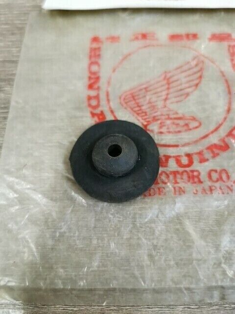 NEW NOS HONDA C50 C50L 1982 - 1996 RUBBER BATTERY BOX 83618-323-000 H79