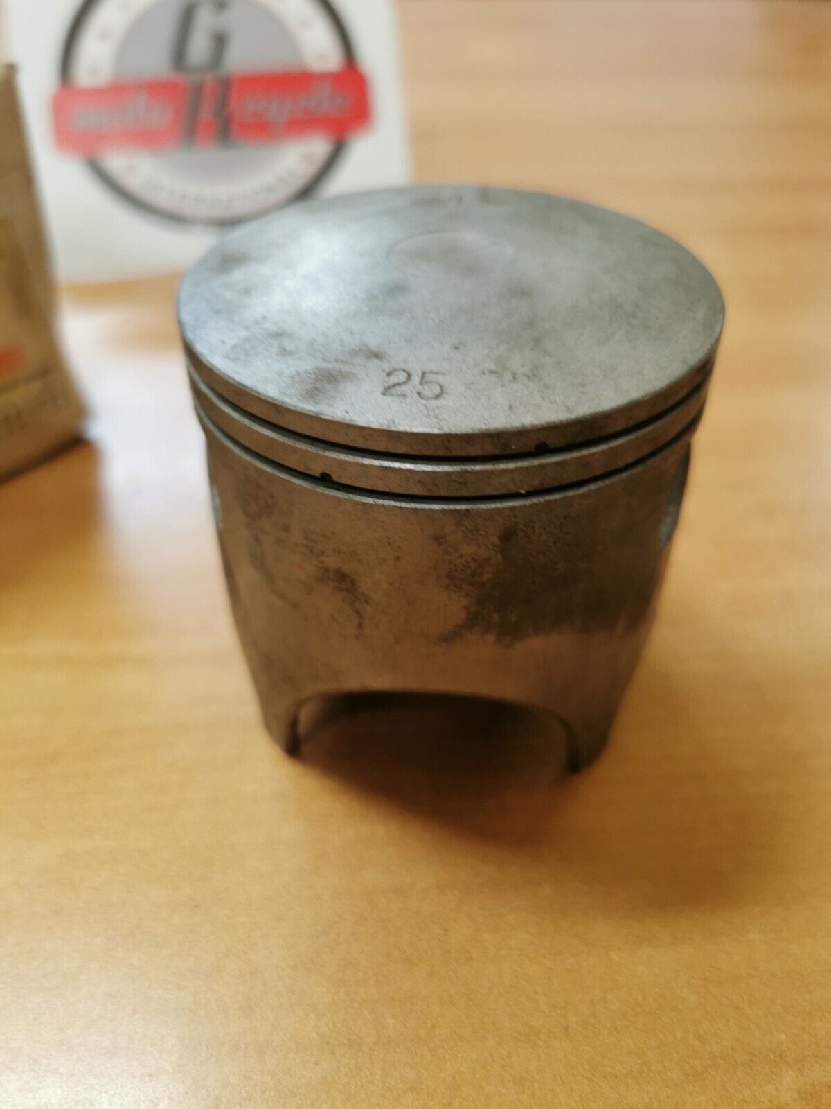 NOS YAMAHA YZ250 1980  PISTON 1 O/S 0.25  3R4-11635-00-00  Y45